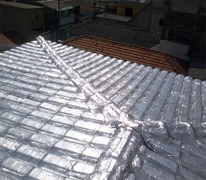 Instalação de Manta Aluminizada em Telhado